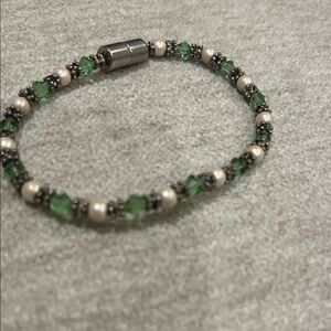 Elegant Green and Silver Beaded Bracelet